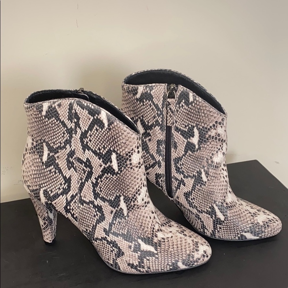 Halogen/SnakePrint/Women’s/SZ6/Booties/Never Worn